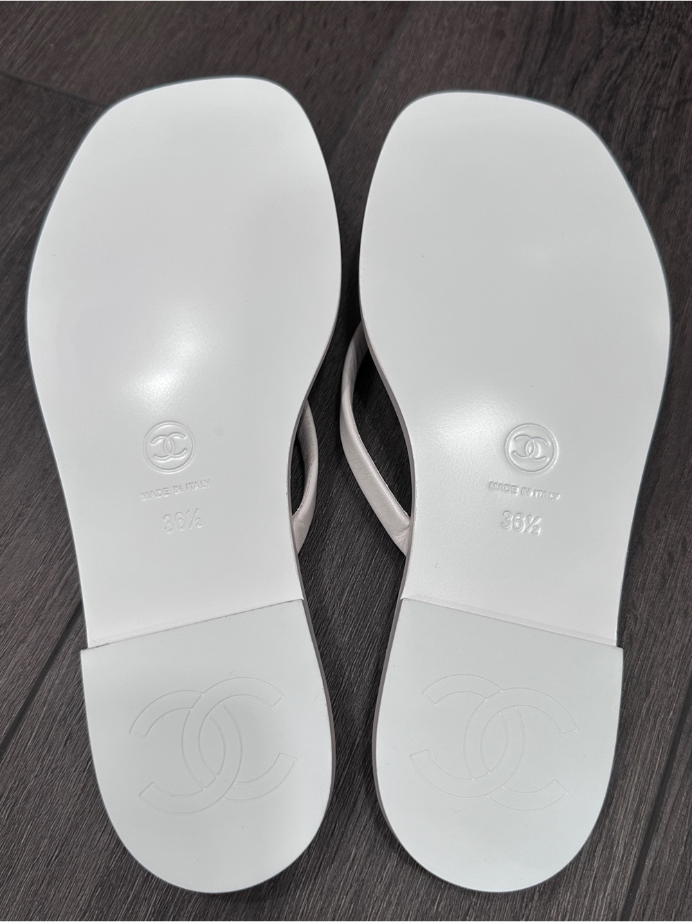 2026 CHANEL IVORY MILKY WHITE leather GOLD CC Logo FLIP FLOP Slides Sandals 36.5 - Picture 14 of 16